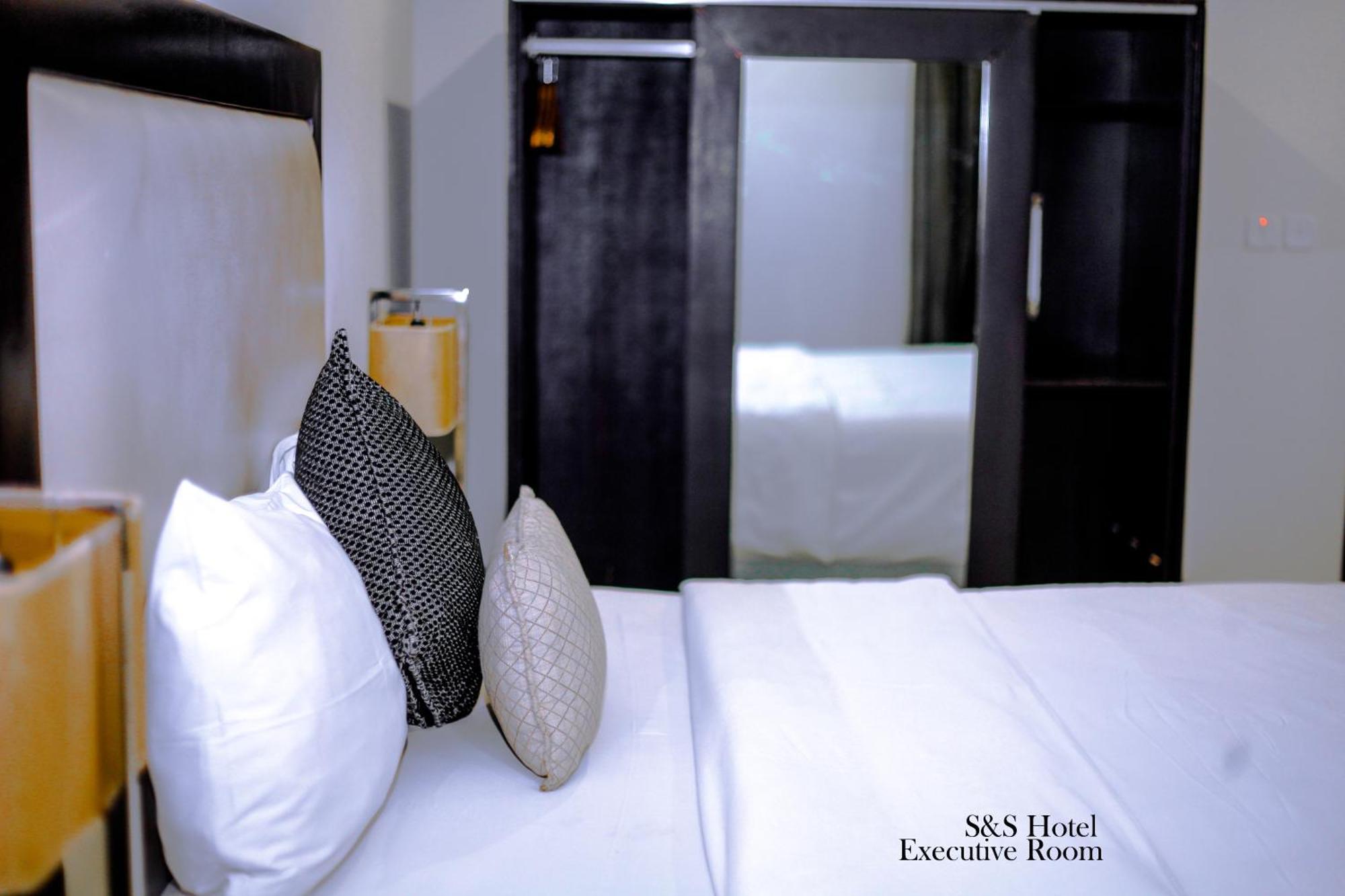 S & S Hotel & Suites Lagos Luaran gambar
