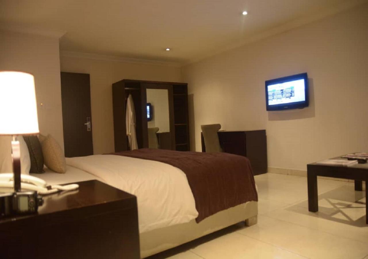 S & S Hotel & Suites Lagos Luaran gambar