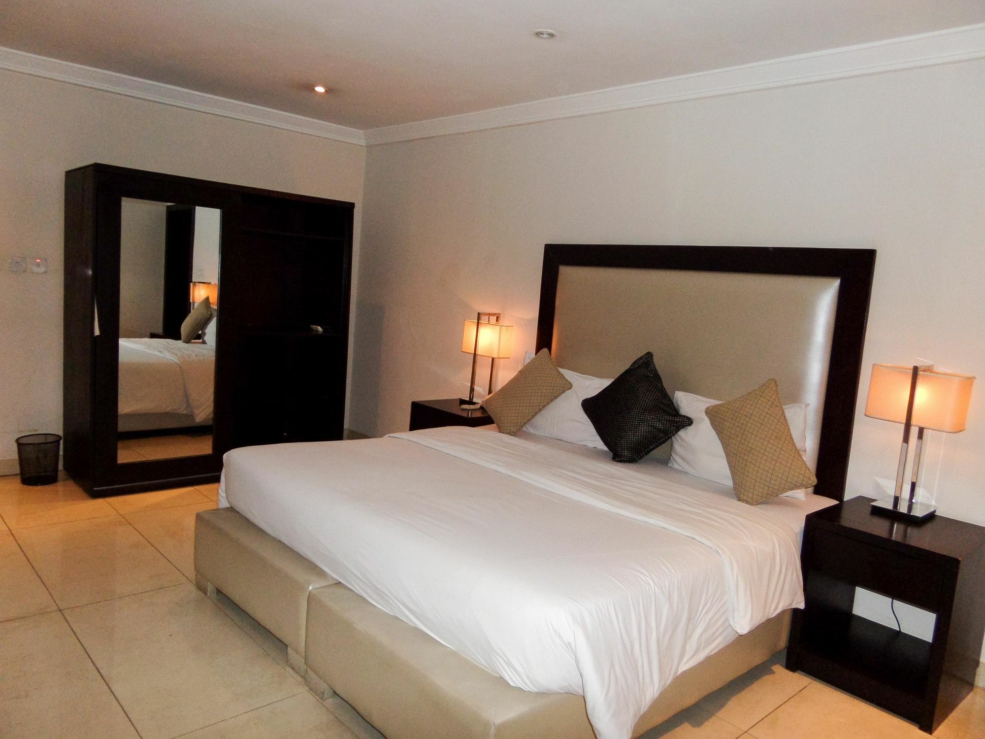 S & S Hotel & Suites Lagos Luaran gambar